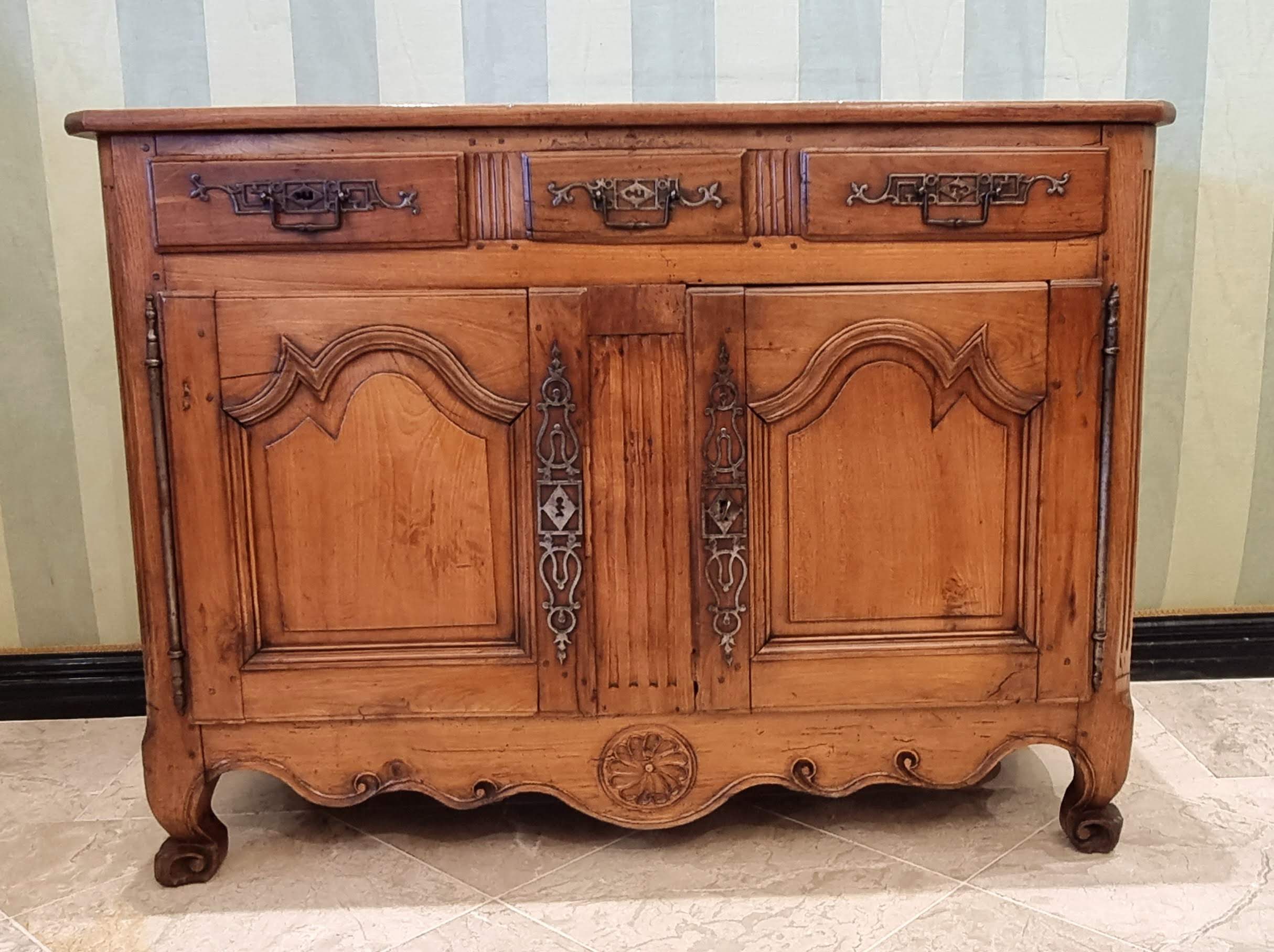 Sideboard"