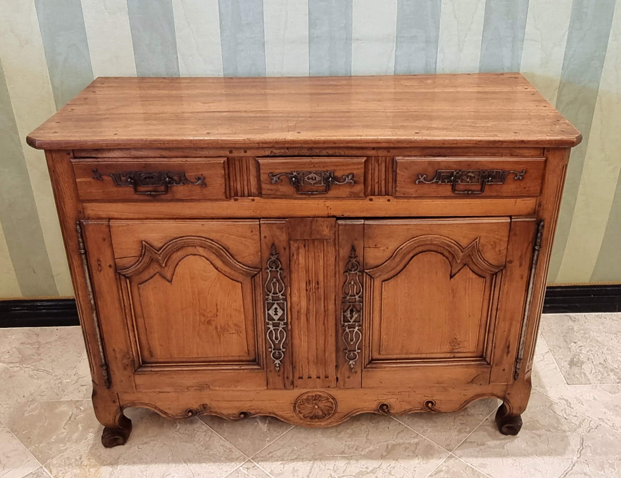 Sideboard"