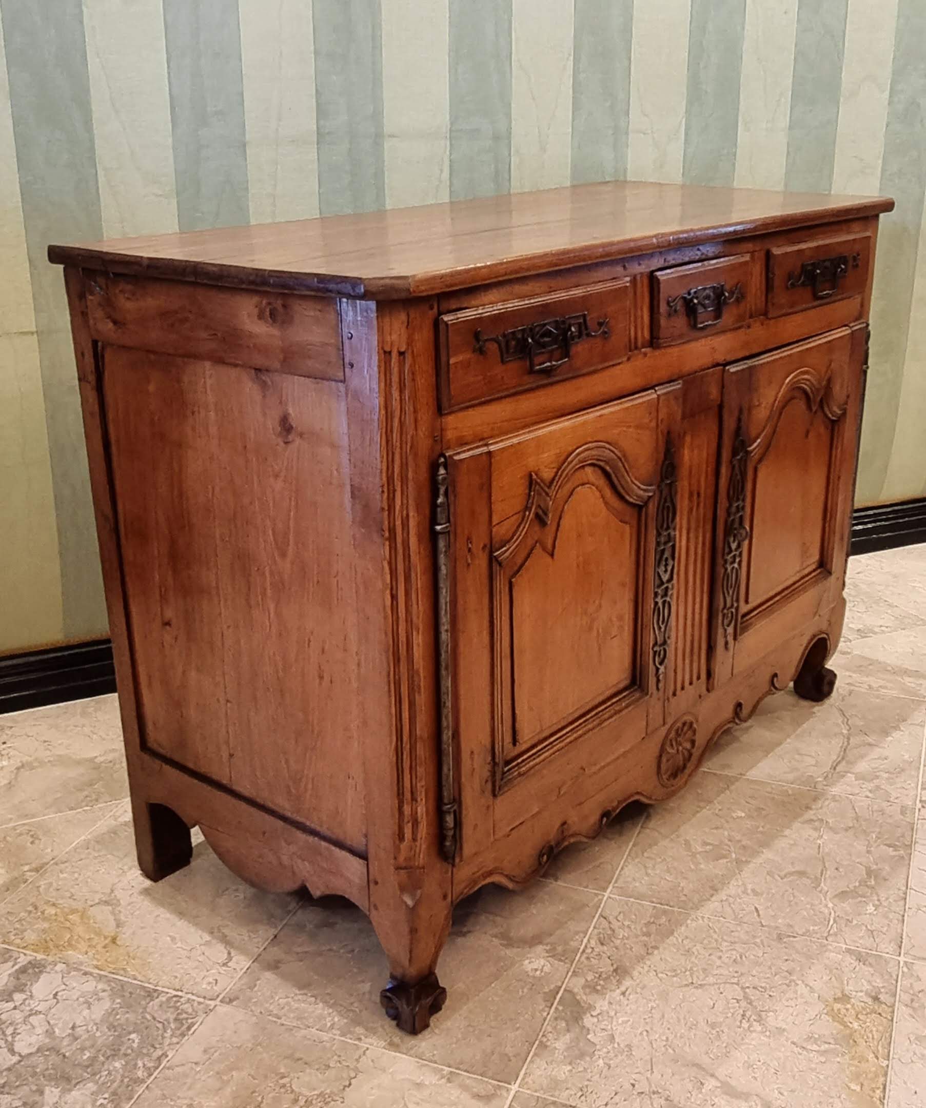 Sideboard"