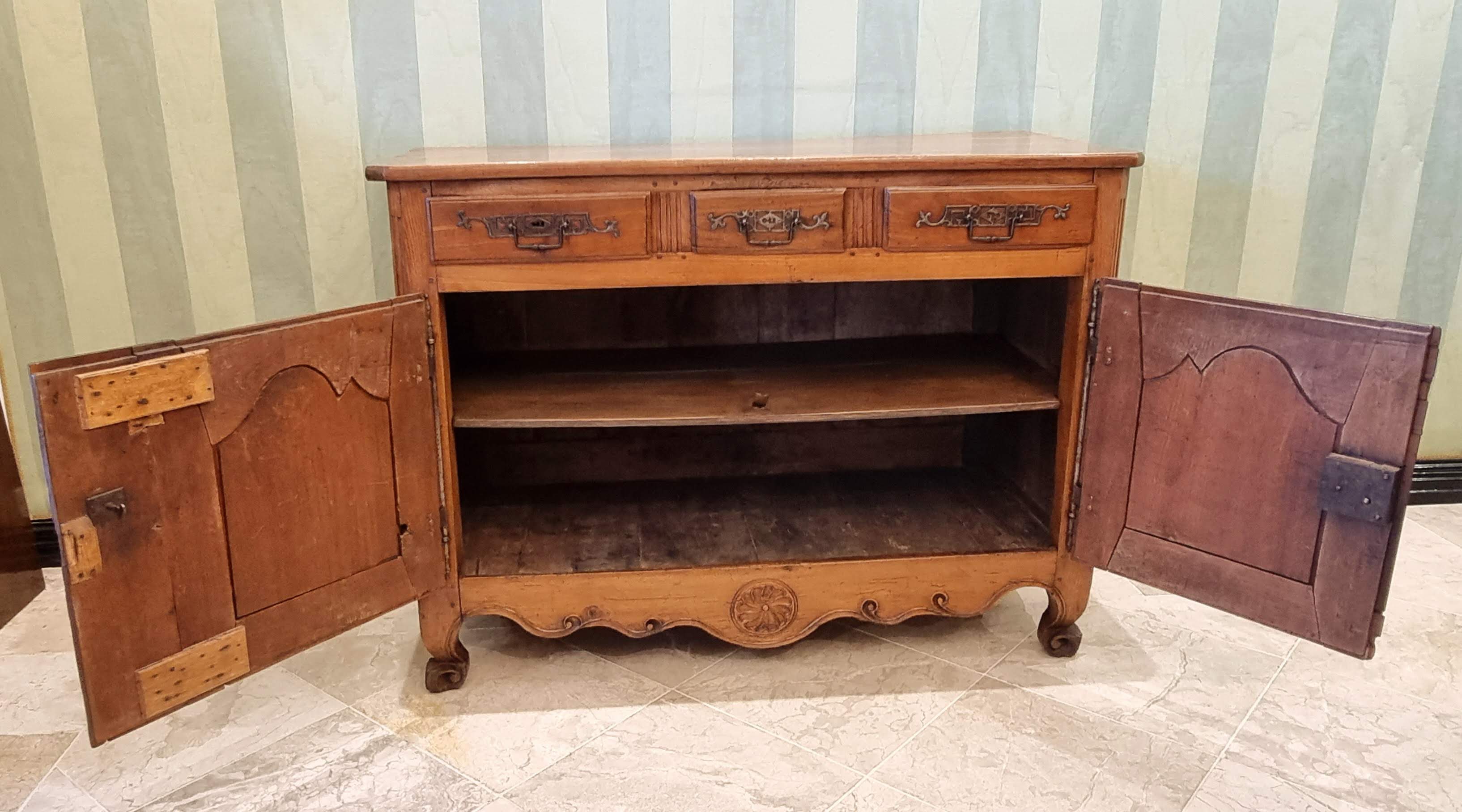 Sideboard"